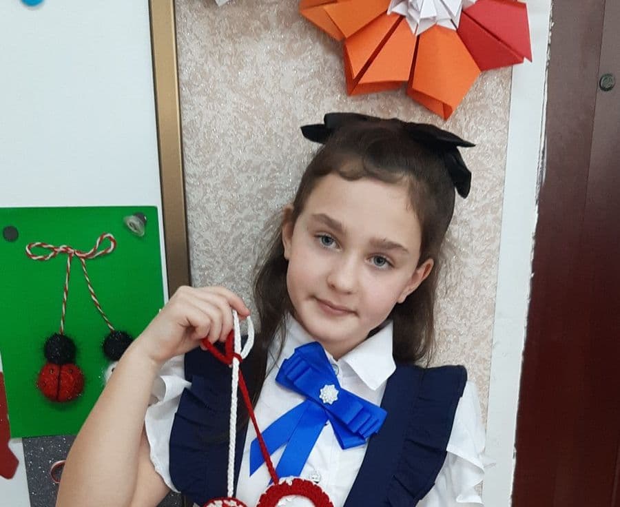 Să o ajutăm pe Anghelina cu haine și încălțăminte