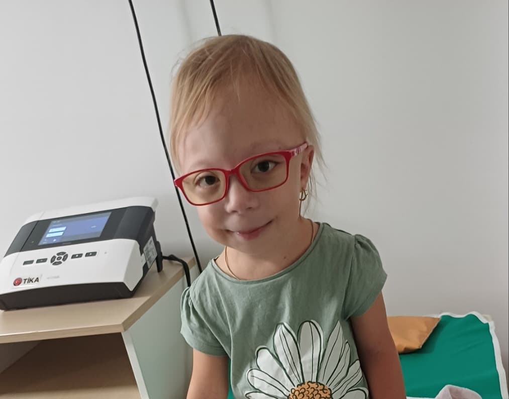 Sara are nevoie de o intervenție chirurgicală în străinătate